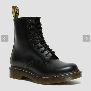 Dr. Martens | 1460 WOMEN'S SMOOTH LEATHER LACE UP BOOTS